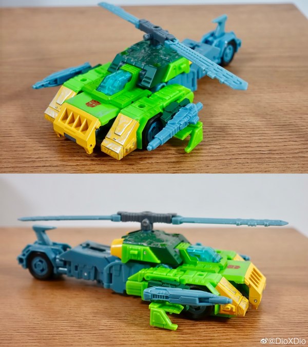 Transformers Siege Springer Wave 3 Voyager In Hand Pictures  (8 of 9)